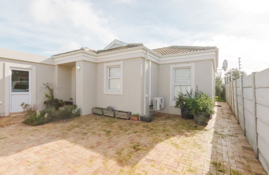 4 Bedroom Property for Sale in Sunningdale Western Cape
